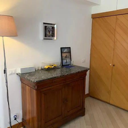 Apartament In Mc Center, 5min Walk To Casino & The Port And 1min From Underground Train Station *